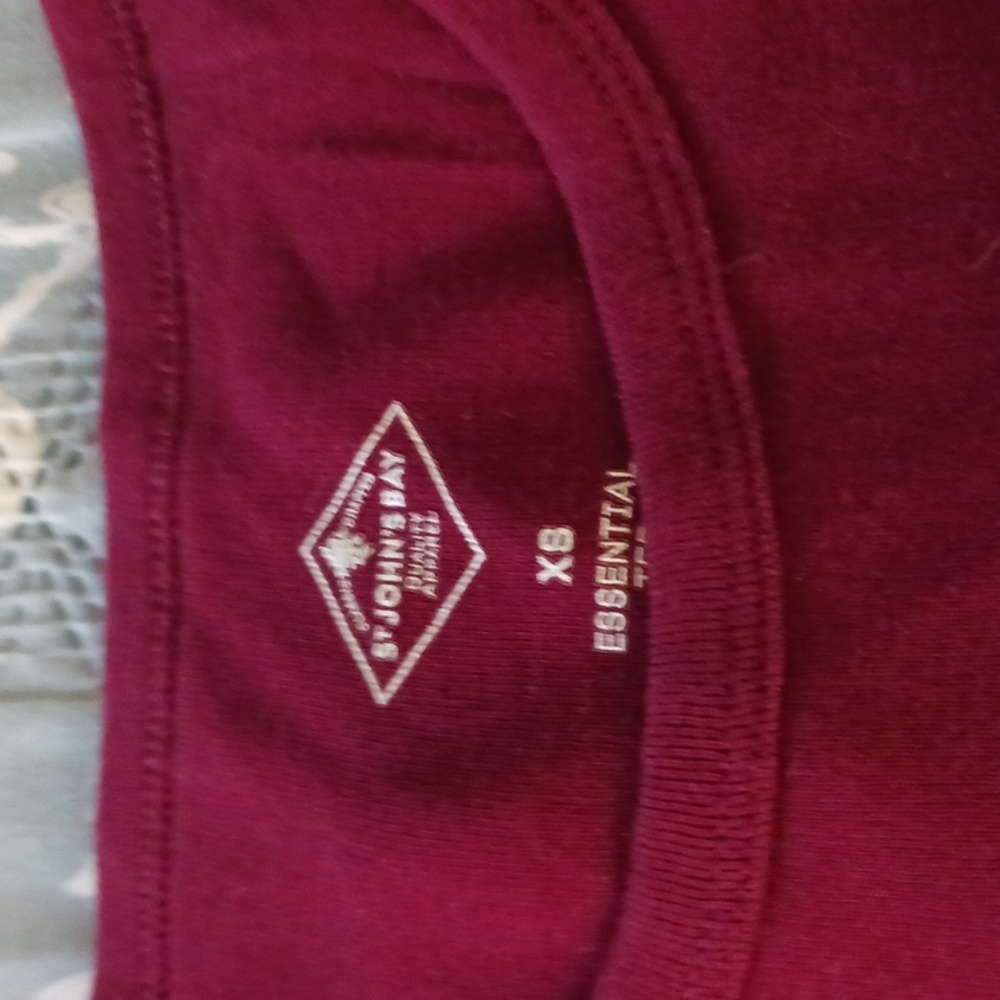 Set Of 4 St. John's Bay Long Sleeve Crew Neck T-Shirts And 1 V-Neck 3/4 Sleeve. - Picture 2 of 2